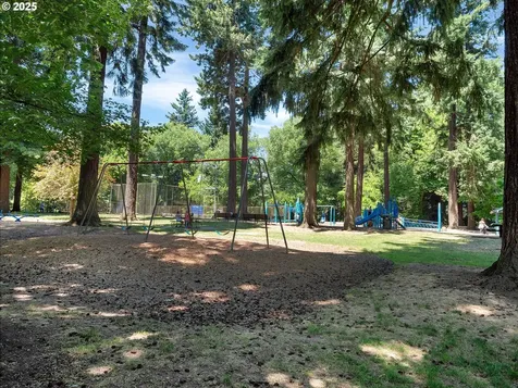 4214 NE Hassalo Street Portland OR 97213