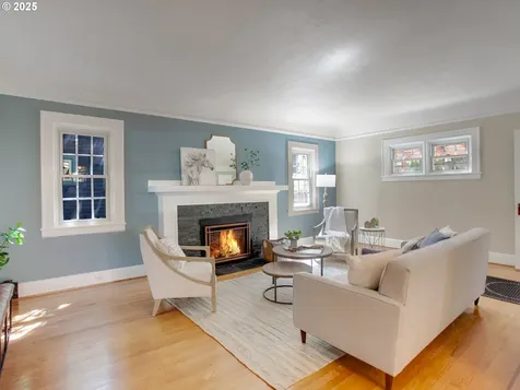 4214 NE Hassalo Street Portland OR 97213