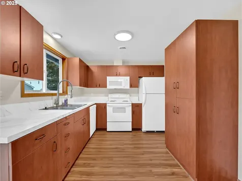 821 SW 14th Street Troutdale OR 97060