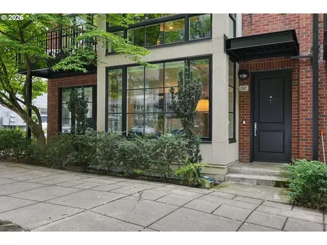 747 NW 11th Avenue Portland OR 97209