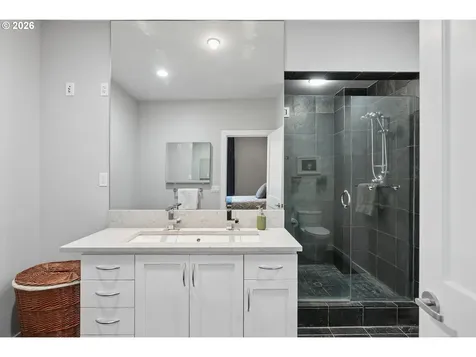 747 NW 11th Avenue Portland OR 97209