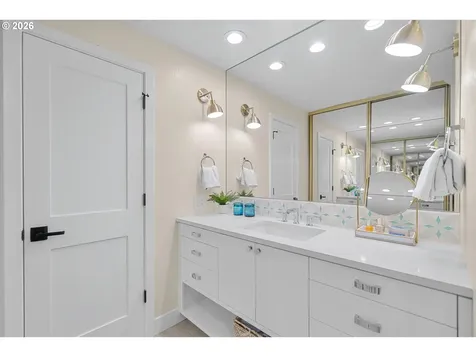 14 Wheatherstone Lake Oswego OR 97035