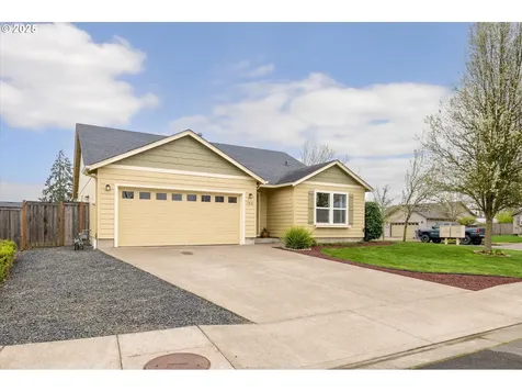 760 Erica Way Harrisburg OR 97446