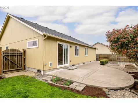 760 Erica Way Harrisburg OR 97446