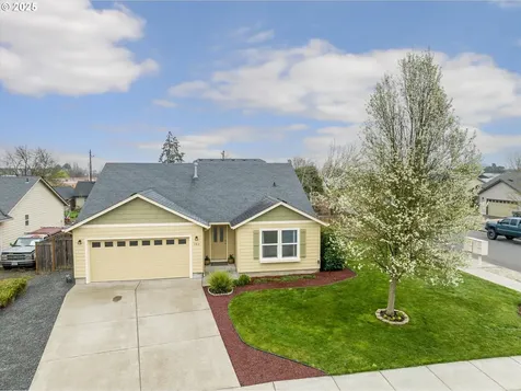 760 Erica Way Harrisburg OR 97446