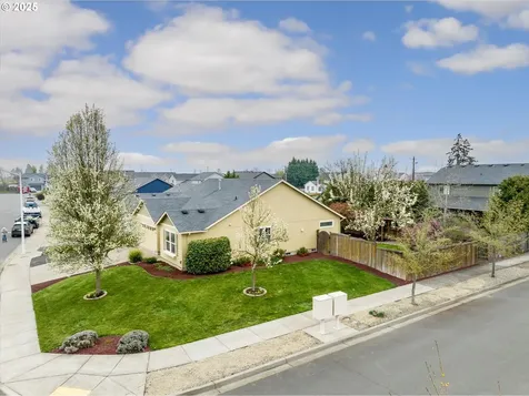 760 Erica Way Harrisburg OR 97446