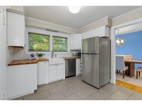 10945 SW 61st Avenue Portland OR 97219