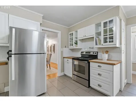 10945 SW 61st Avenue Portland OR 97219