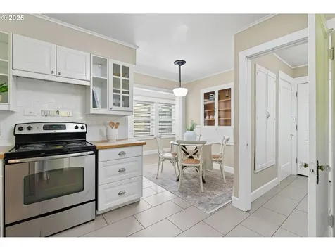 10945 SW 61st Avenue Portland OR 97219