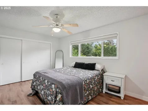 902 SE Atherton Avenue Gresham OR 97080