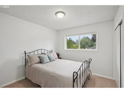 902 SE Atherton Avenue Gresham OR 97080