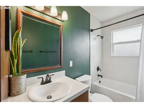 902 SE Atherton Avenue Gresham OR 97080