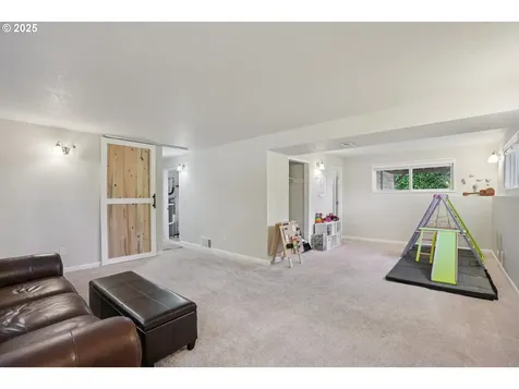 902 SE Atherton Avenue Gresham OR 97080