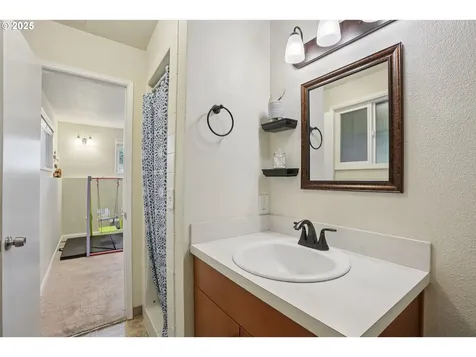 902 SE Atherton Avenue Gresham OR 97080