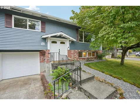 902 SE Atherton Avenue Gresham OR 97080