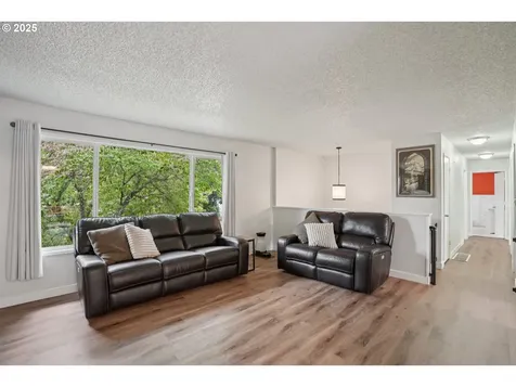 902 SE Atherton Avenue Gresham OR 97080