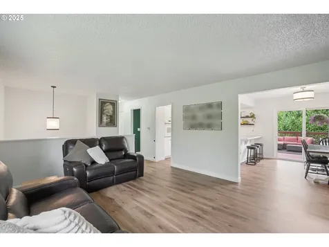 902 SE Atherton Avenue Gresham OR 97080