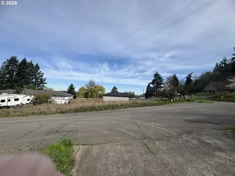SE Nwc Schiller SE 140 Avenue Portland OR 97236
