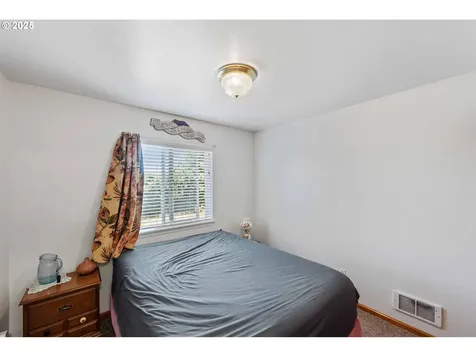 1986 Garfield Street North Bend OR 97459