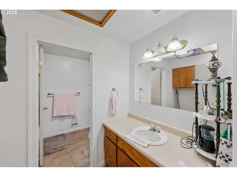 1986 Garfield Street North Bend OR 97459