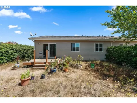 1986 Garfield Street North Bend OR 97459