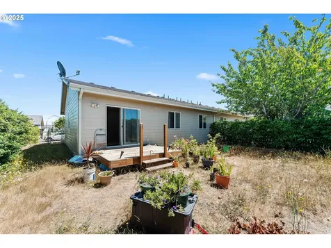 1986 Garfield Street North Bend OR 97459