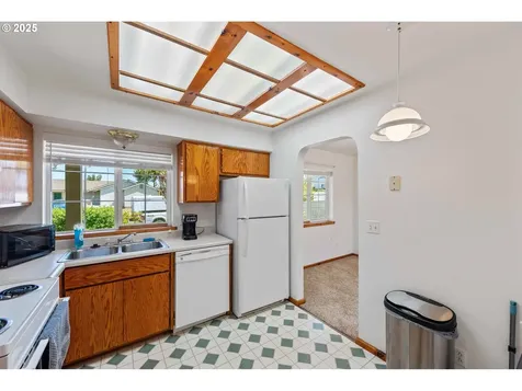 1986 Garfield Street North Bend OR 97459