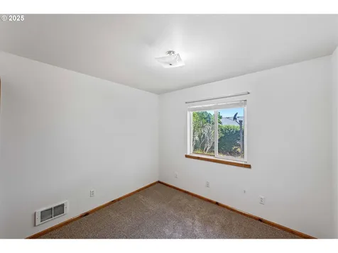 1986 Garfield Street North Bend OR 97459