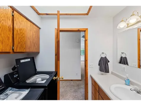 1986 Garfield Street North Bend OR 97459