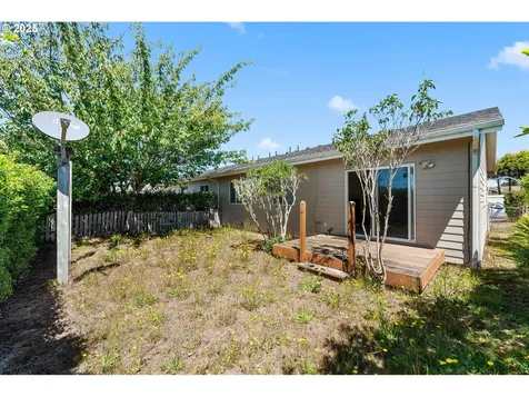 1986 Garfield Street North Bend OR 97459