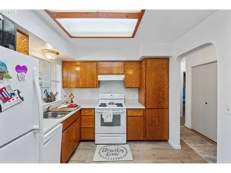 1986 Garfield Street North Bend OR 97459