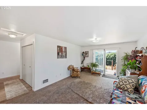 1986 Garfield Street North Bend OR 97459