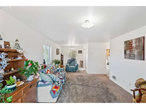 1986 Garfield Street North Bend OR 97459
