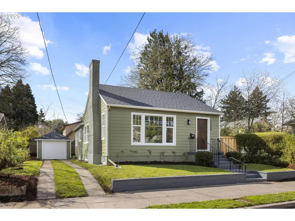 1224 NE Roselawn Street Portland OR 97211