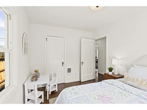 1224 NE Roselawn Street Portland OR 97211