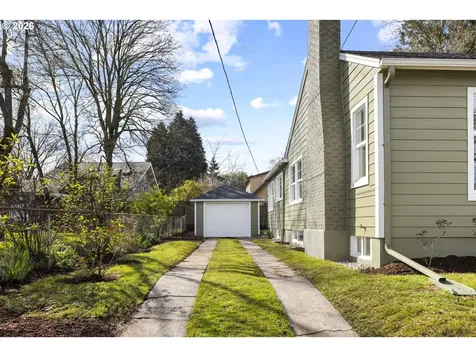 1224 NE Roselawn Street Portland OR 97211
