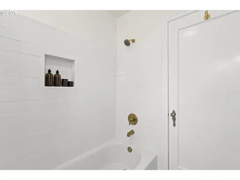 1224 NE Roselawn Street Portland OR 97211