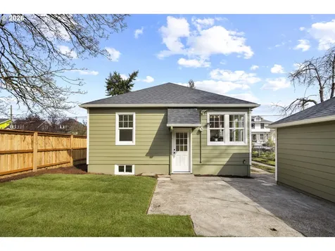 1224 NE Roselawn Street Portland OR 97211