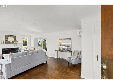 1224 NE Roselawn Street Portland OR 97211