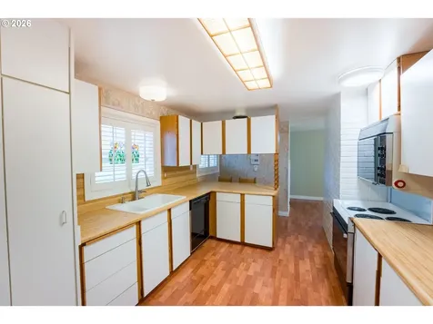 13039 NE Schuyler Street Portland OR 97230