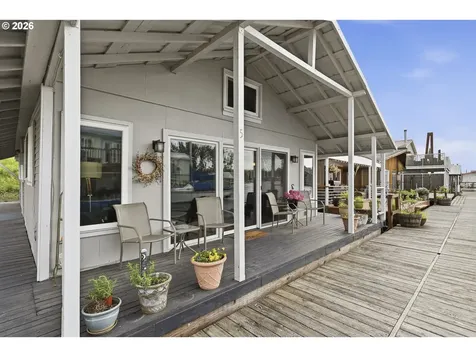535 NE Bridgeton Road Portland OR 97211