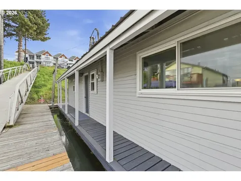 535 NE Bridgeton Road Portland OR 97211