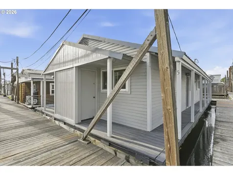 535 NE Bridgeton Road Portland OR 97211