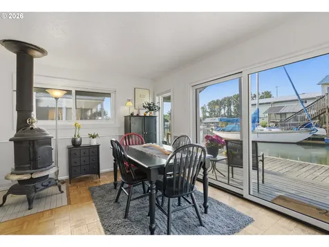 535 NE Bridgeton Road Portland OR 97211