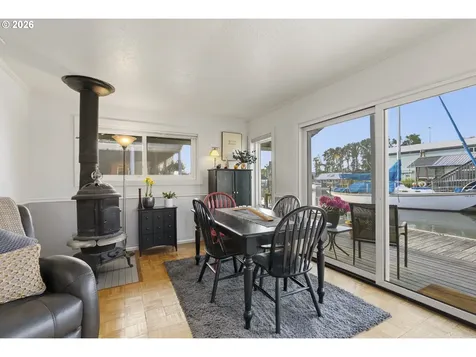 535 NE Bridgeton Road Portland OR 97211