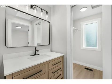 2412 NW 111th Street Vancouver WA 98685