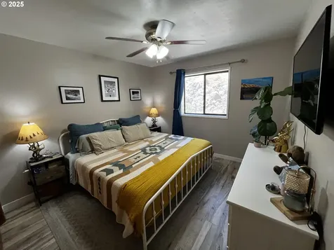 475 Burnham Avenue Maupin OR 97037