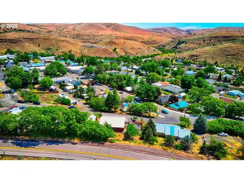 475 Burnham Avenue Maupin OR 97037