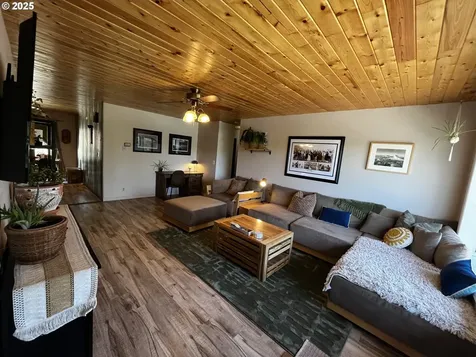 475 Burnham Avenue Maupin OR 97037
