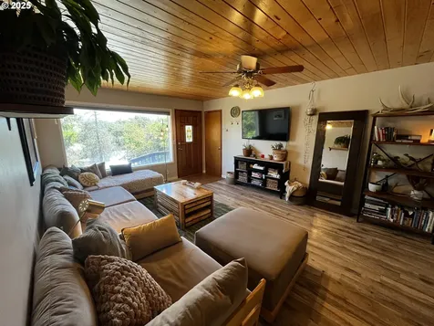 475 Burnham Avenue Maupin OR 97037